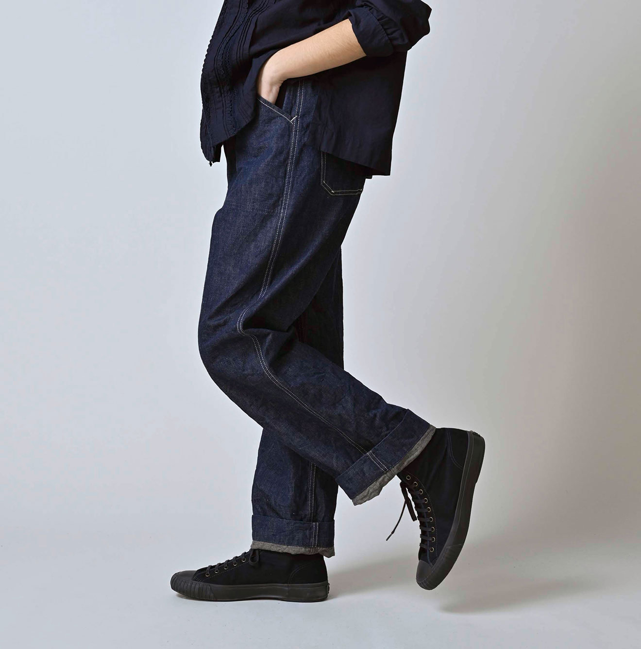 Work Indigo 908 Painter Pants Female Model