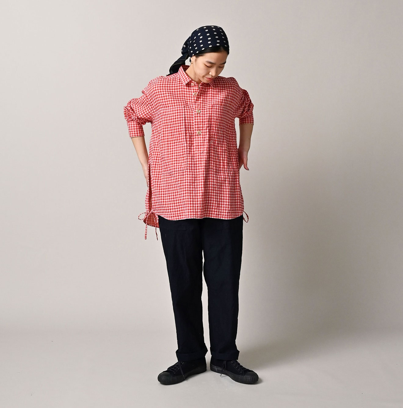 Indigo Back Satin 908 Baker Pants Female Model