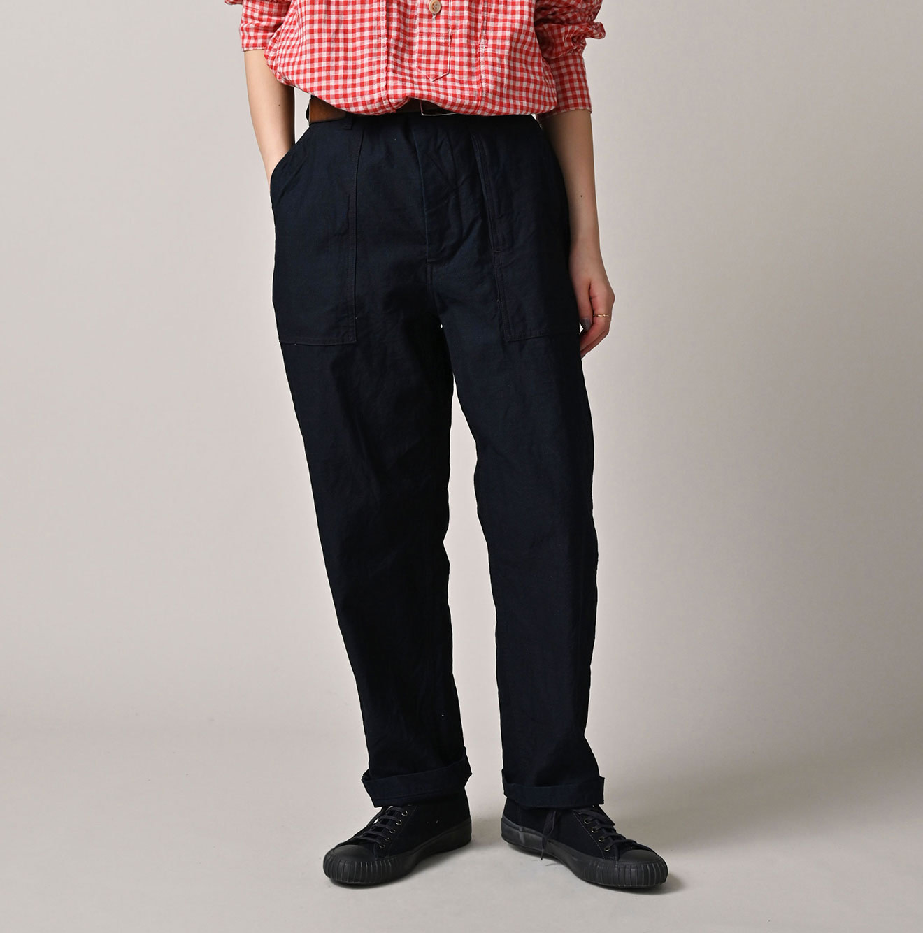 Indigo Back Satin 908 Baker Pants Female Model