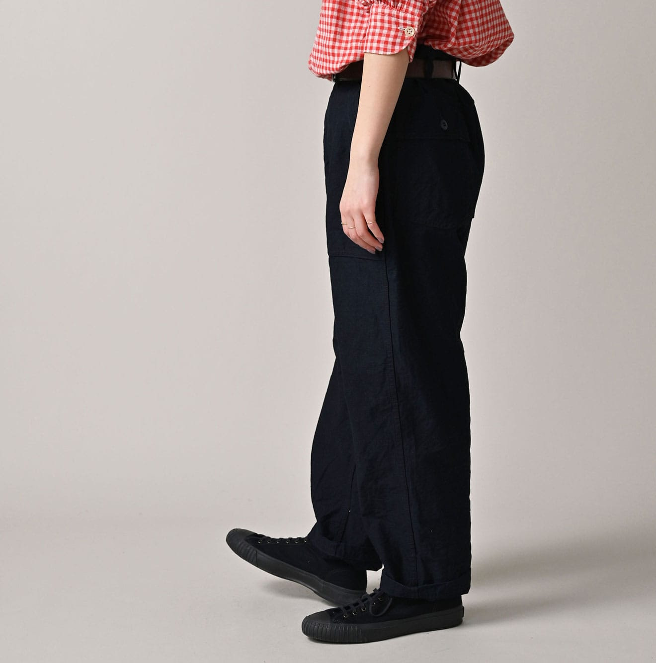Indigo Back Satin 908 Baker Pants Female Model