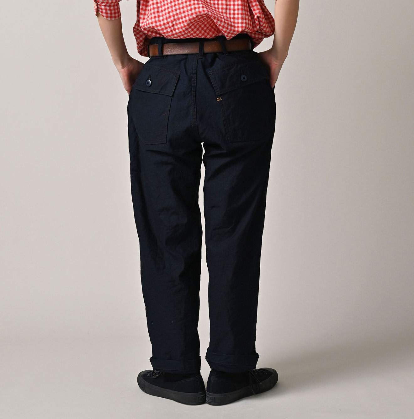 Indigo Back Satin 908 Baker Pants Female Model