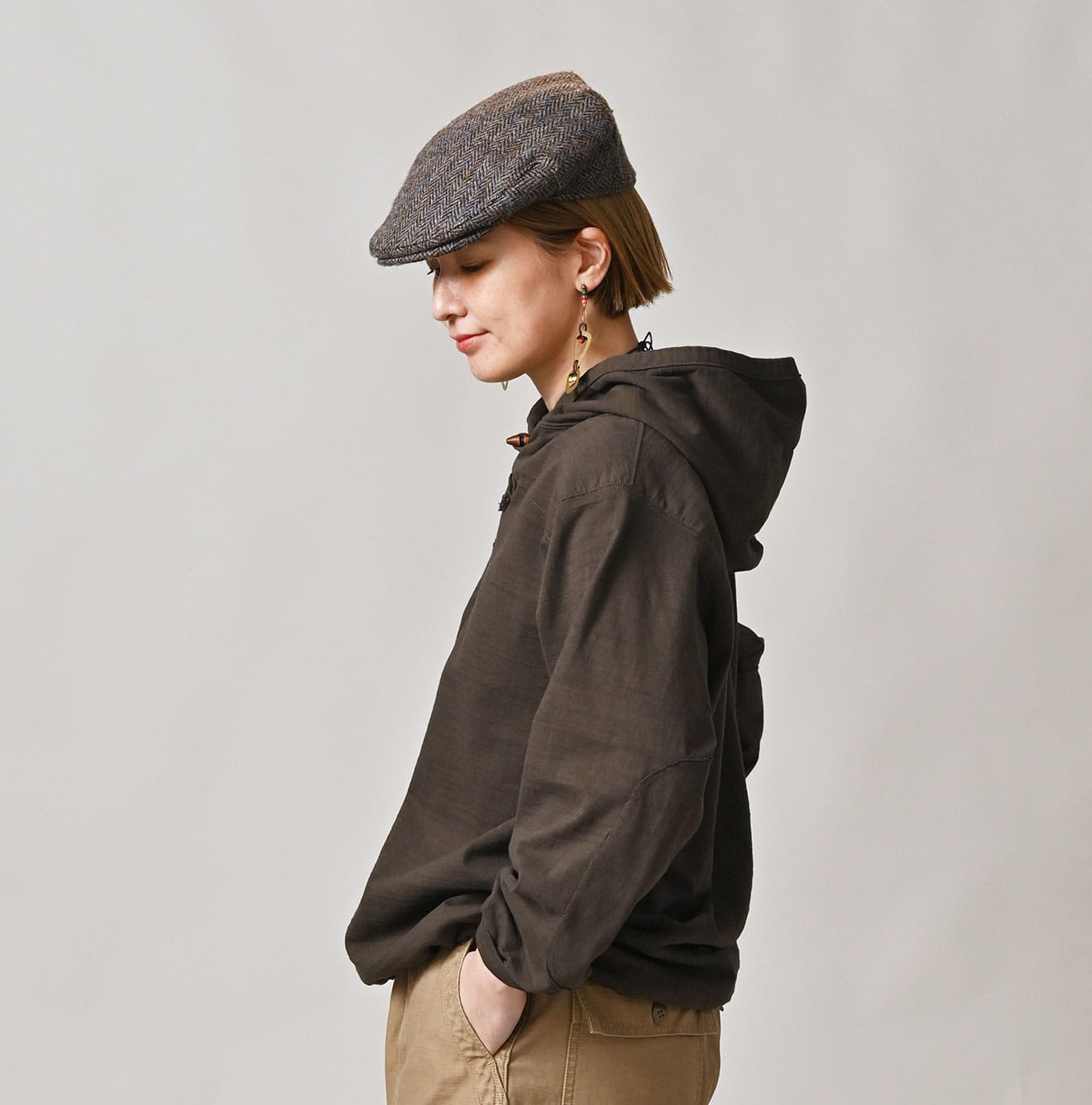 Dekoboko Tenjiku 908 Hoodie Female Model