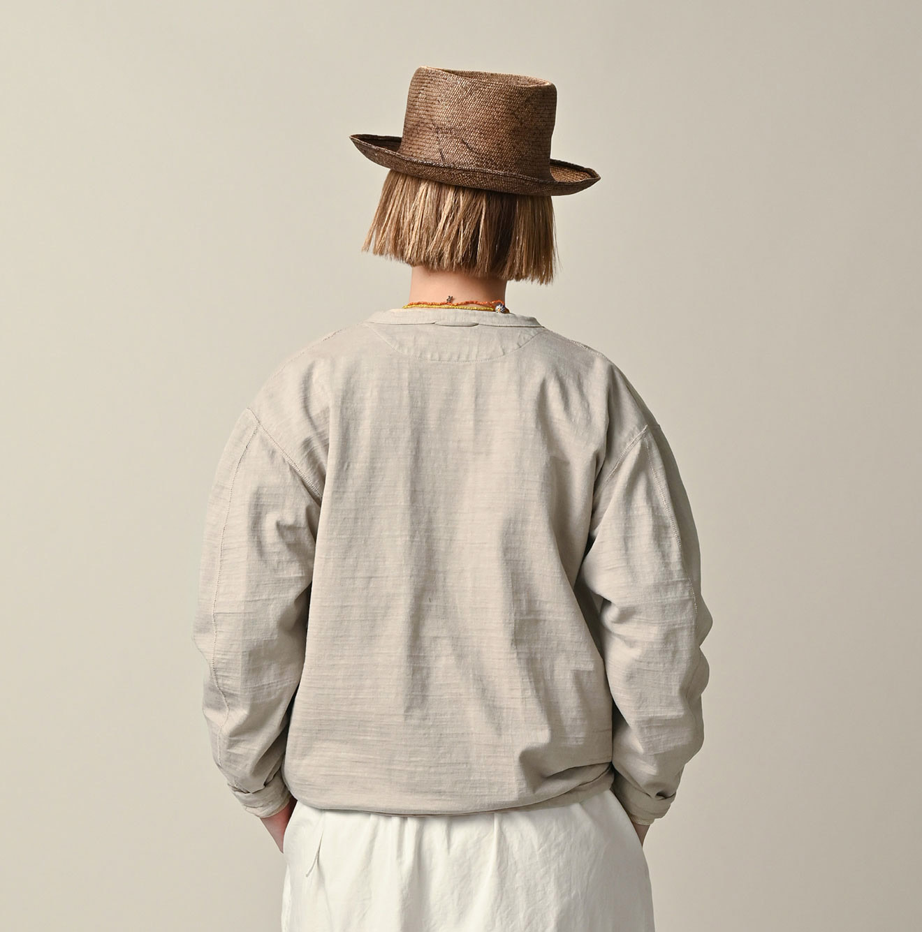 Dekoboko Tenjiku 908 Binder Cardigan Female Model