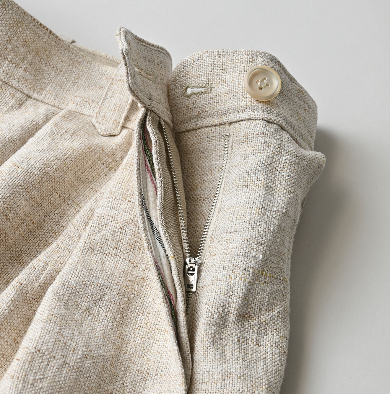 Cotton Linen Tweed Tuck Skirt Detail