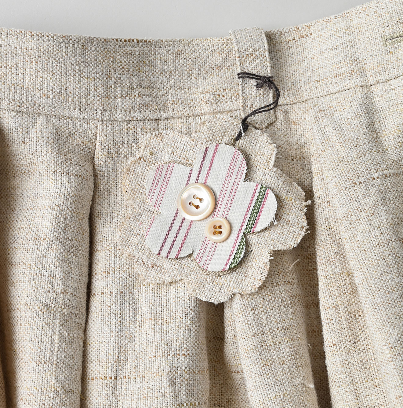 Cotton Linen Tweed Tuck Skirt Detail