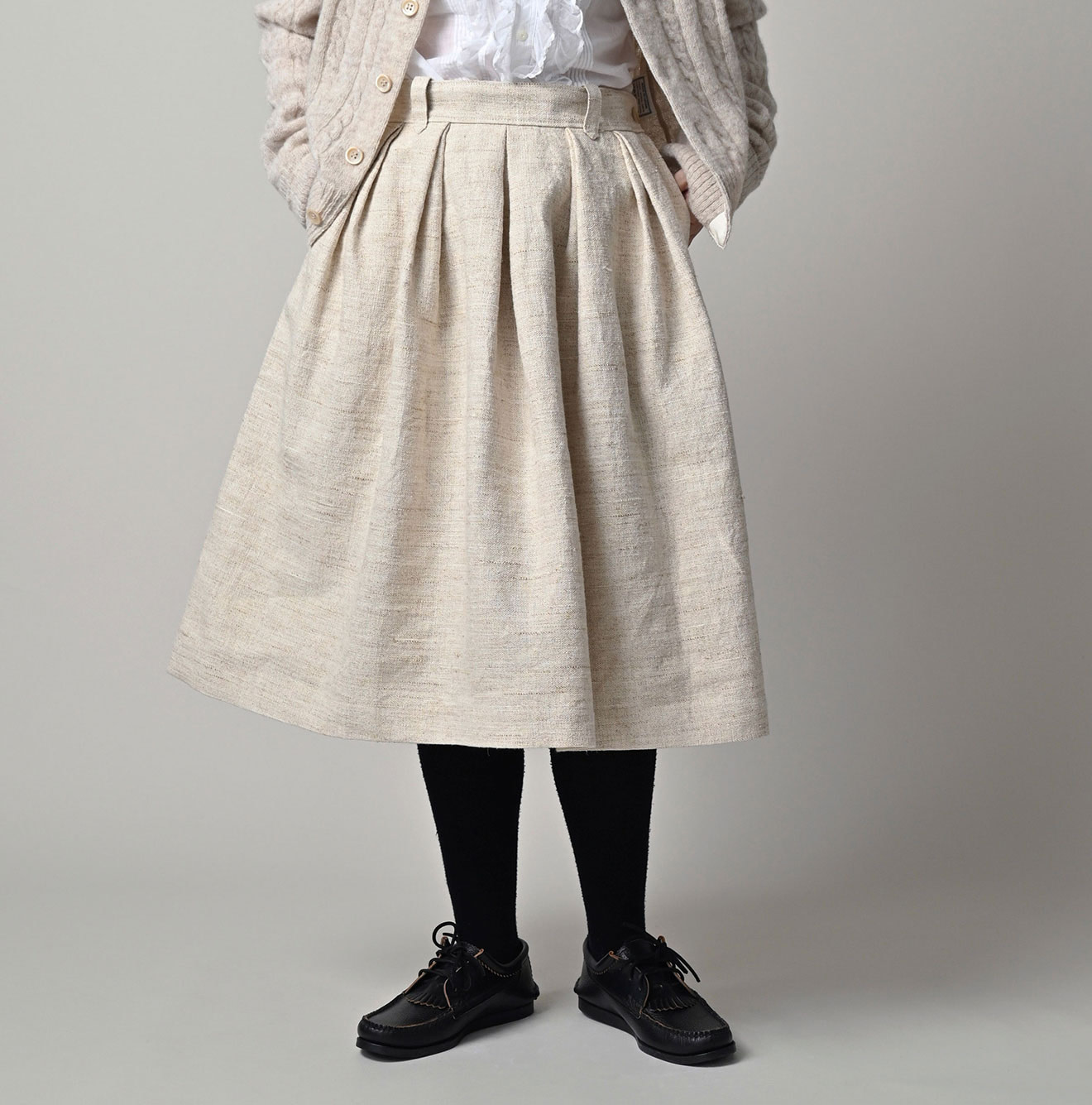 Cotton Linen Tweed Tuck Skirt Female Model