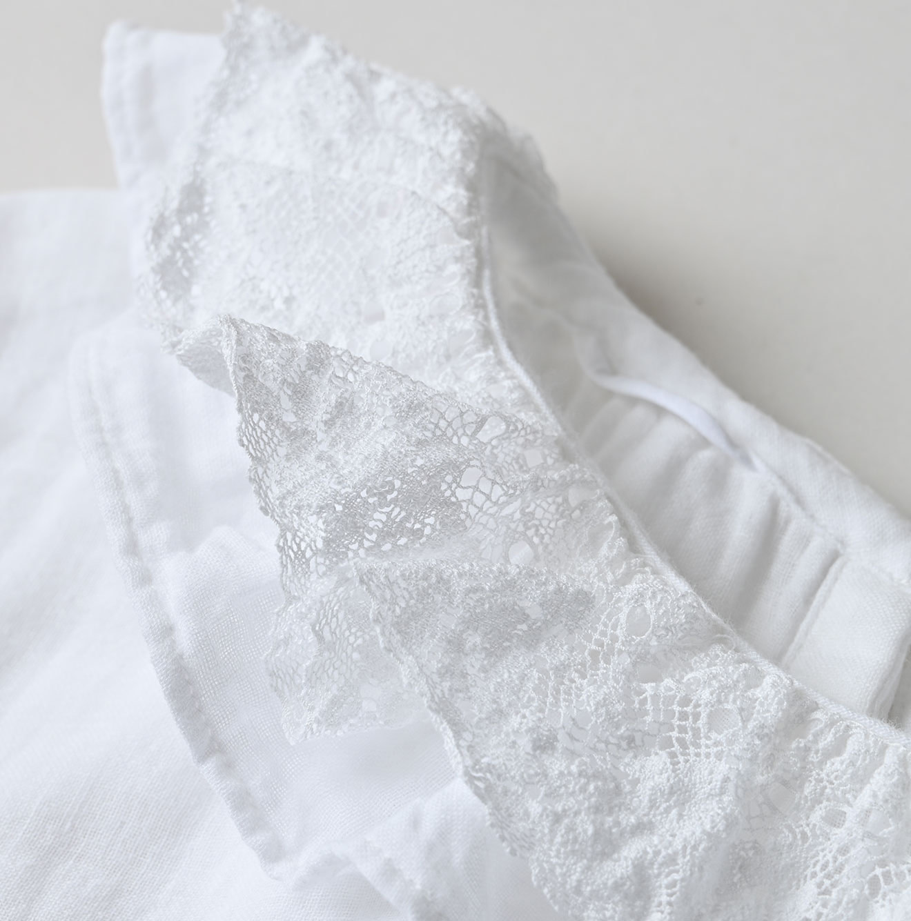 Gauze Double Woven Frill Collar Blouse White Detail