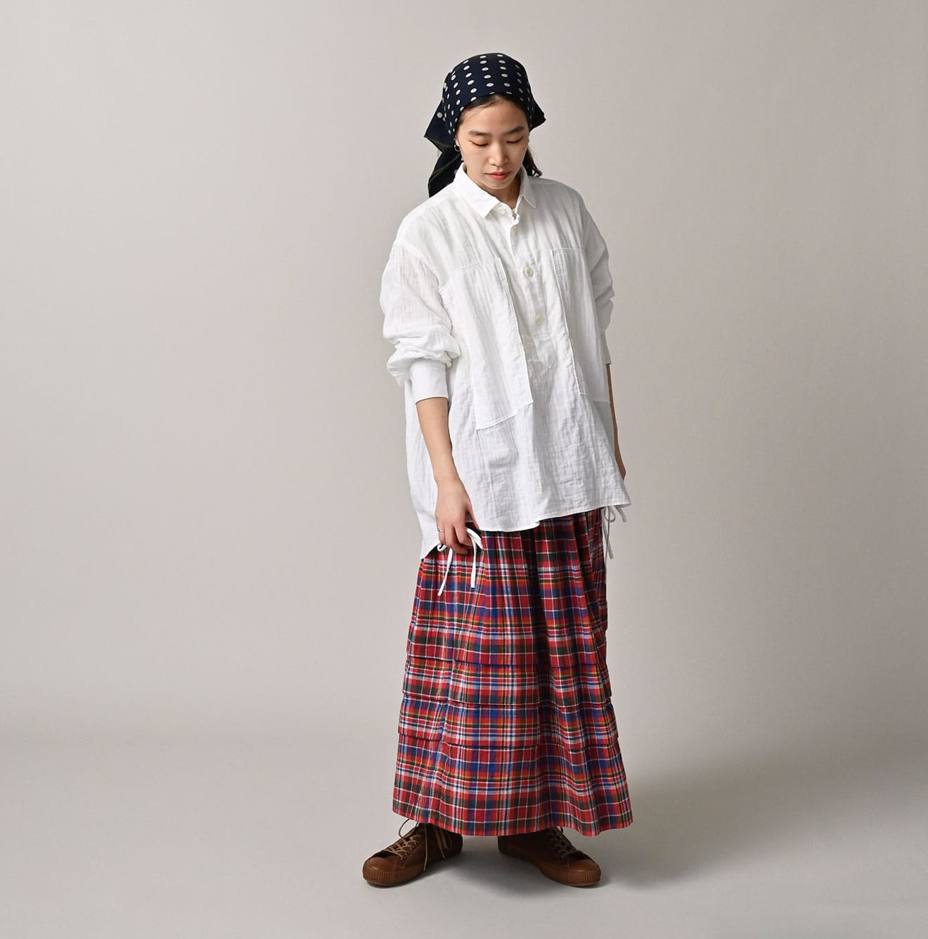 Gauze Double Woven Tuck Skirt Female Model