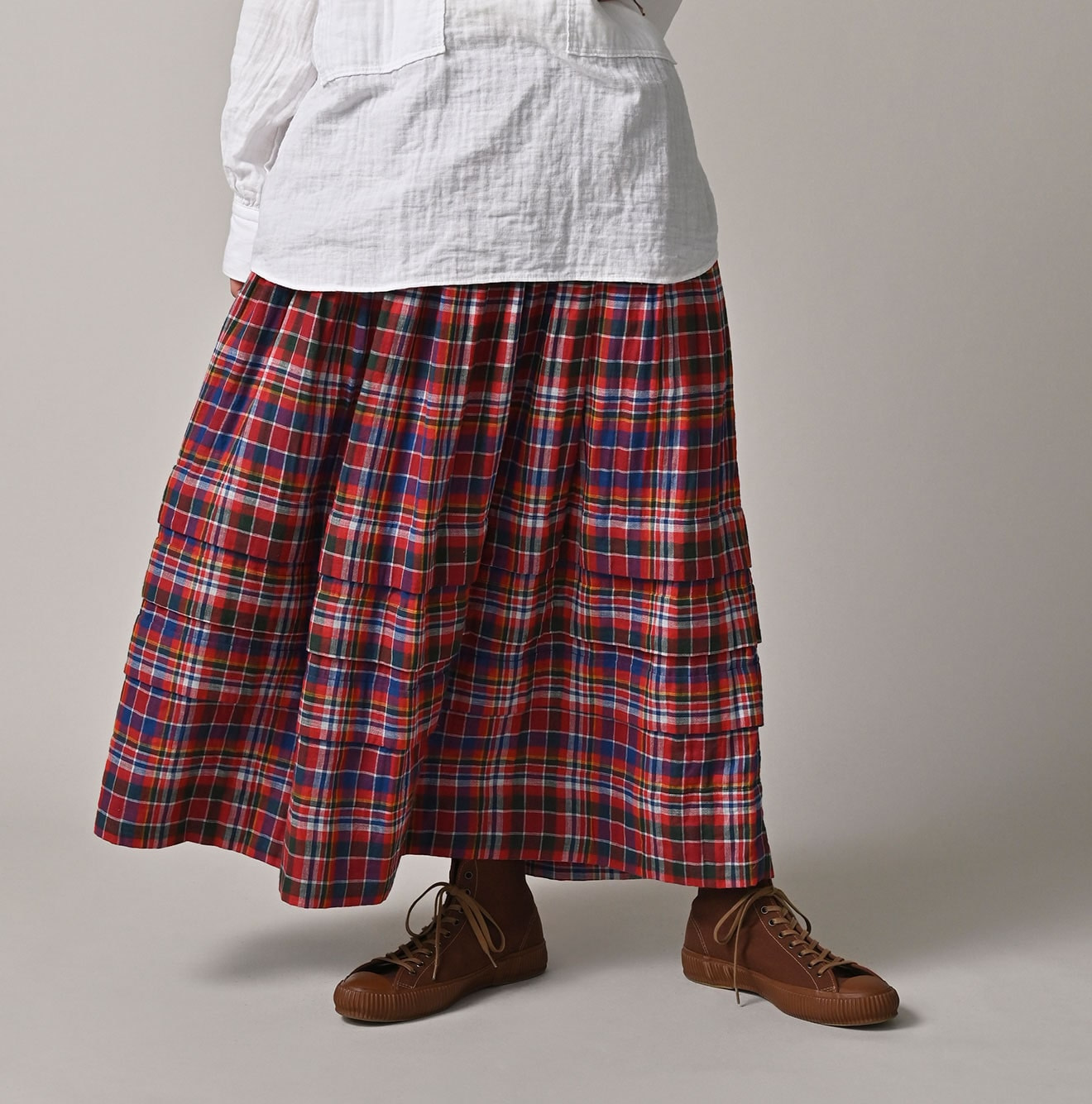 Gauze Double Woven Tuck Skirt Female Model