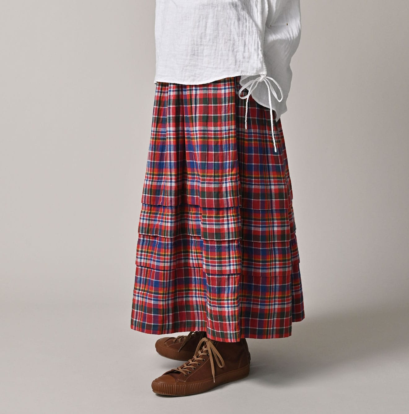 Gauze Double Woven Tuck Skirt Female Model