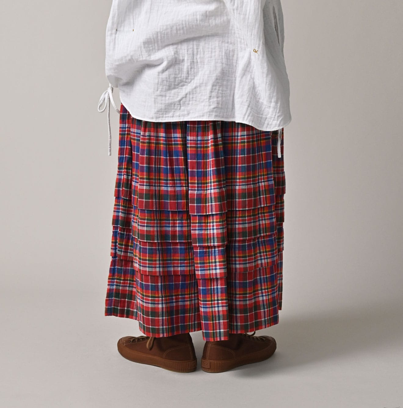 Gauze Double Woven Tuck Skirt Female Model