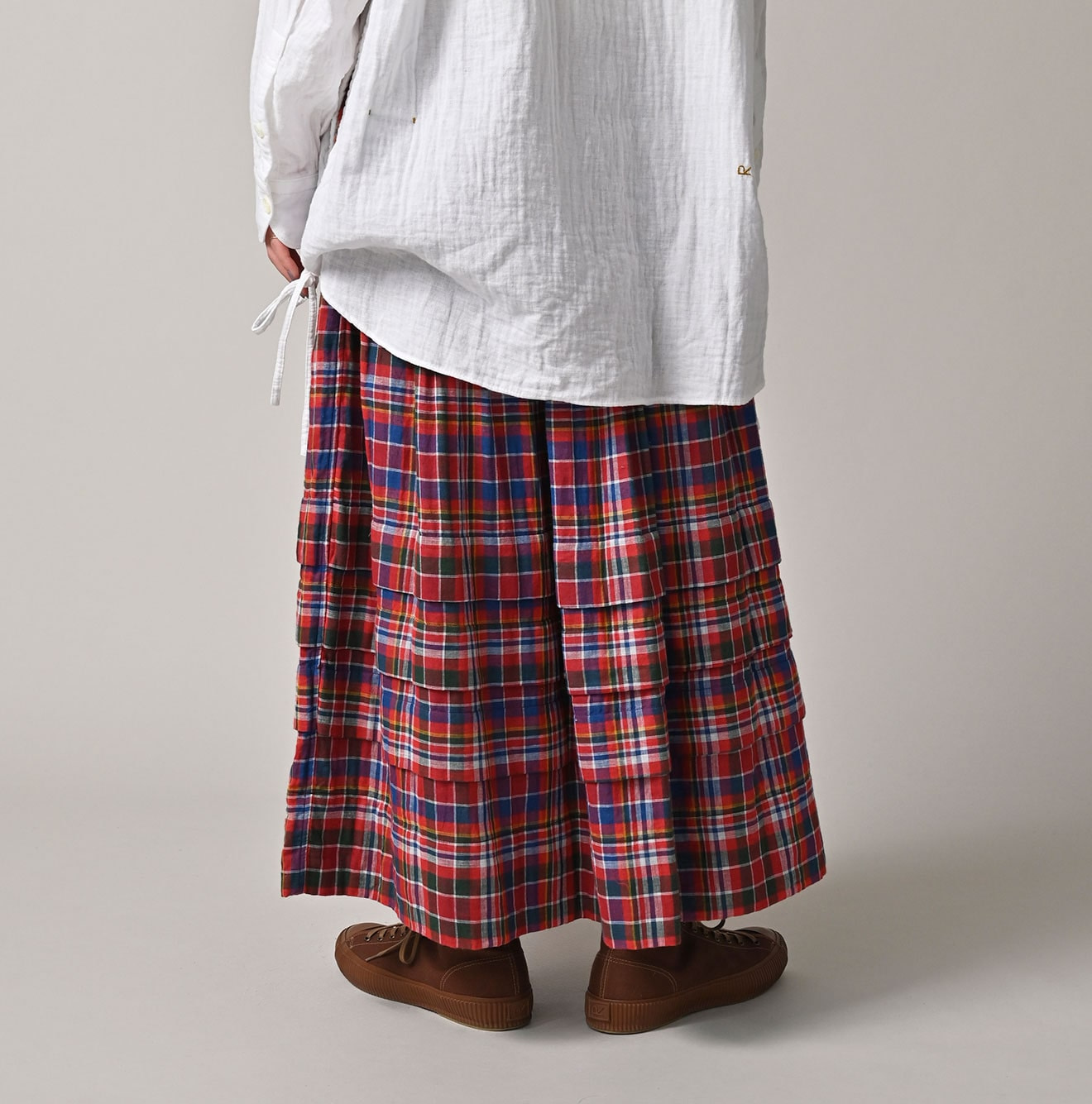 Gauze Double Woven Tuck Skirt Female Model