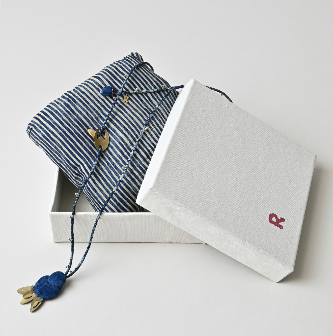 Ai Velvet Necklace Detail