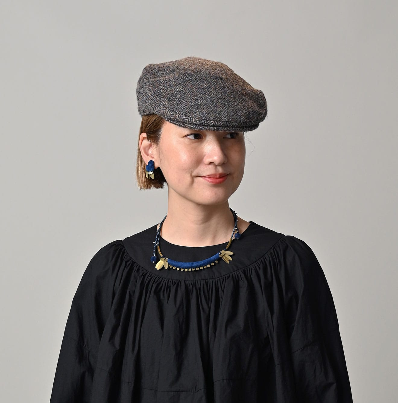 Ai Velvet Choker Female Model