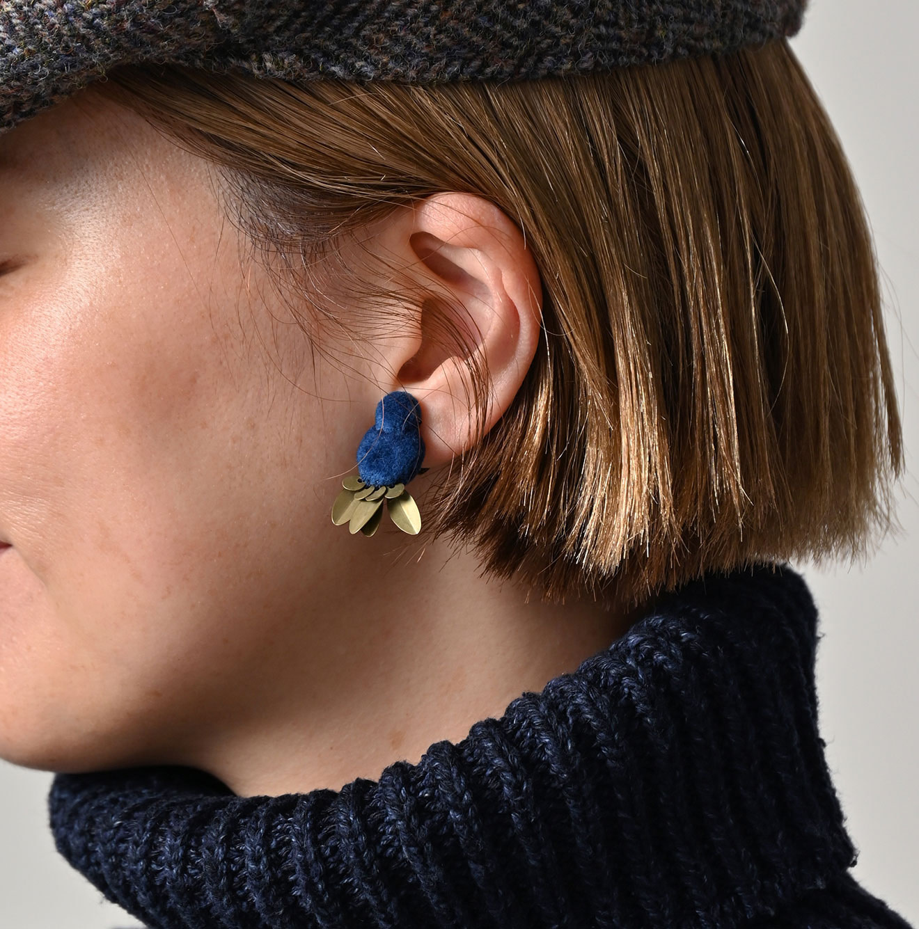 Ai Velvet Earrings Female Model