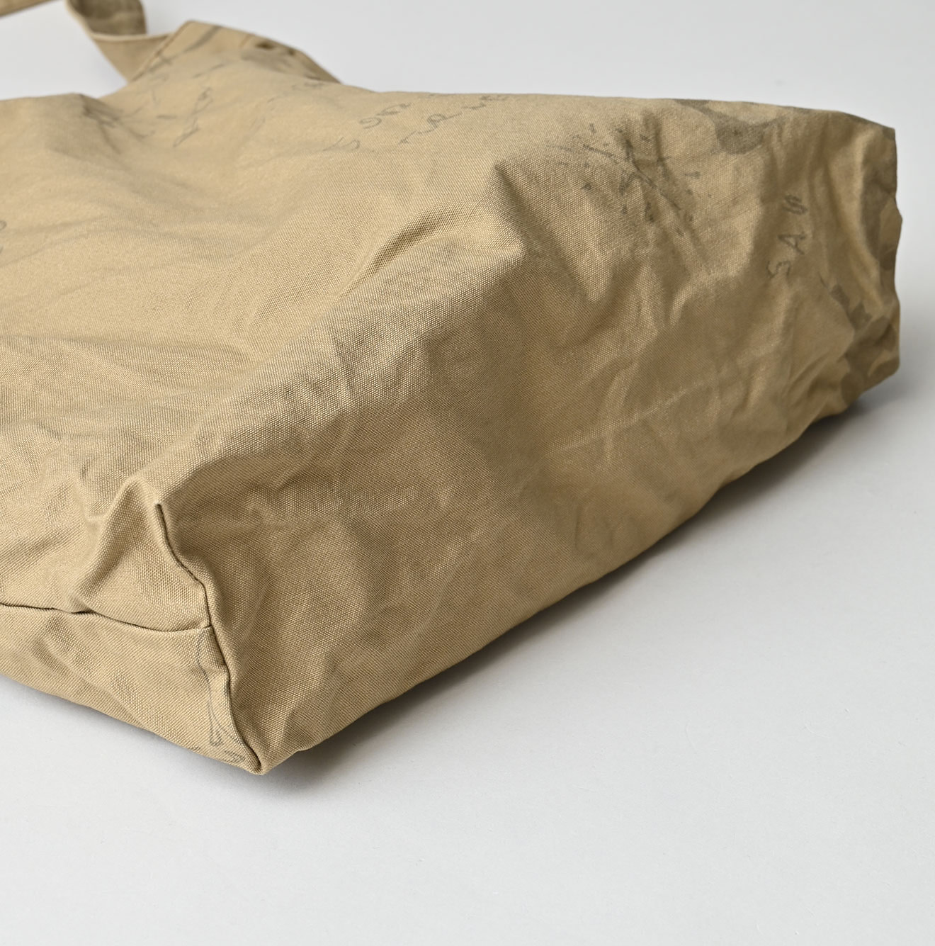 Duck Doodle Print 45 Tote Medium Detail