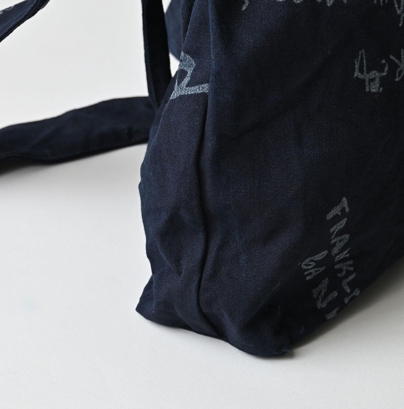 Indigo Duck Doodle Print 45 Tote Medium Detail