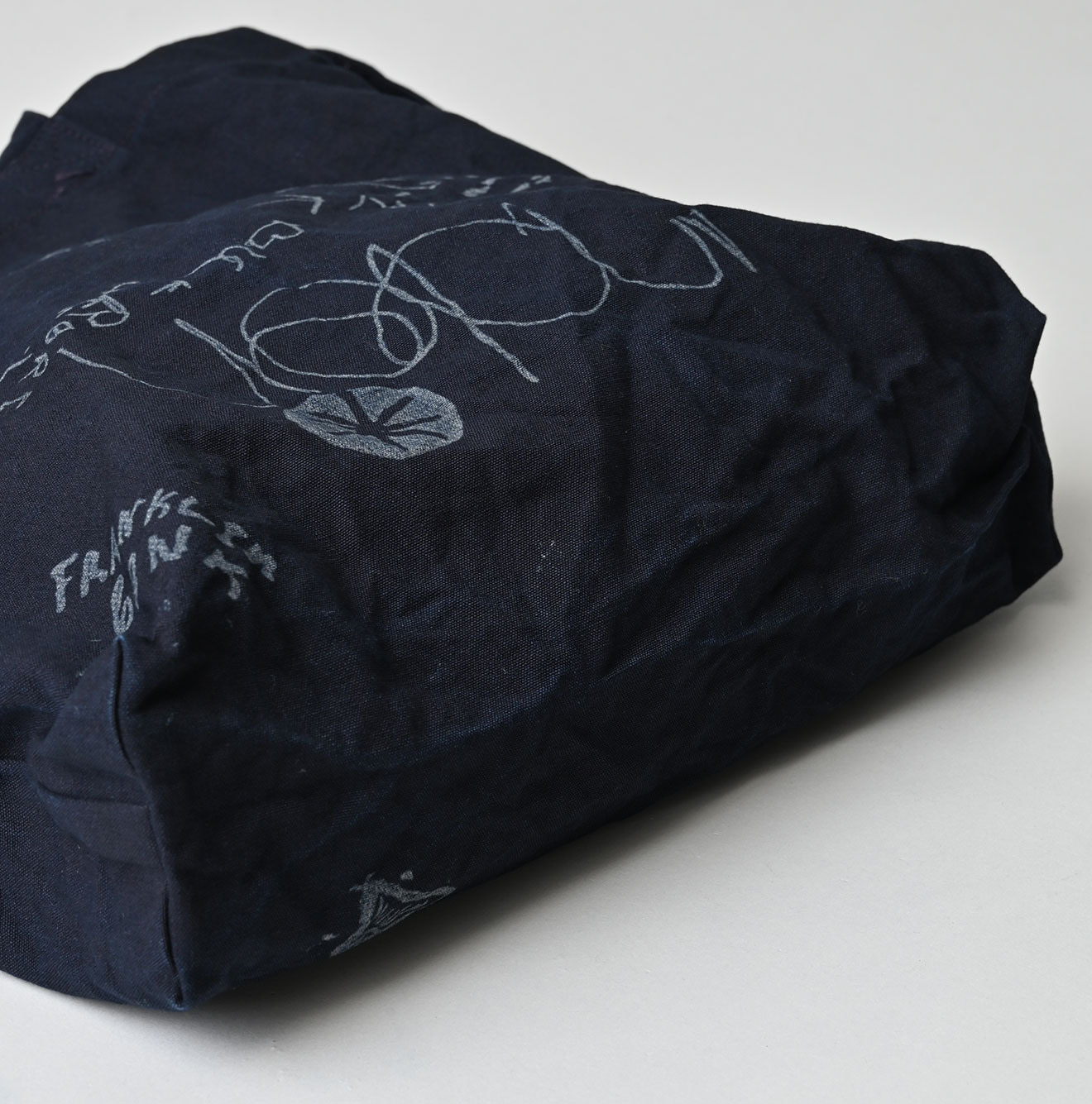 Indigo Duck Doodle Print 45 Tote Medium Detail