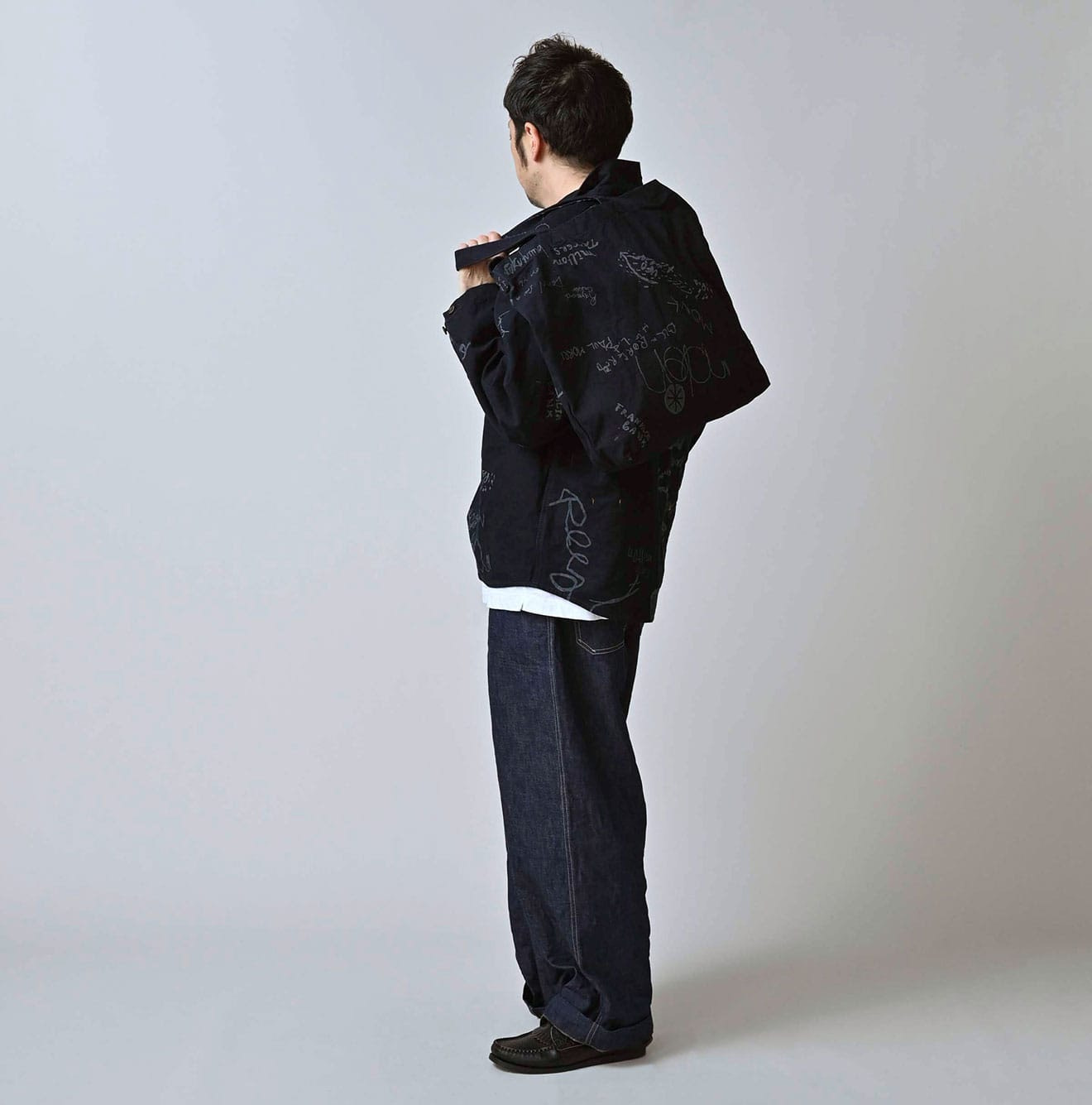 Indigo Duck Doodle Print 45 Tote Medium Male Model