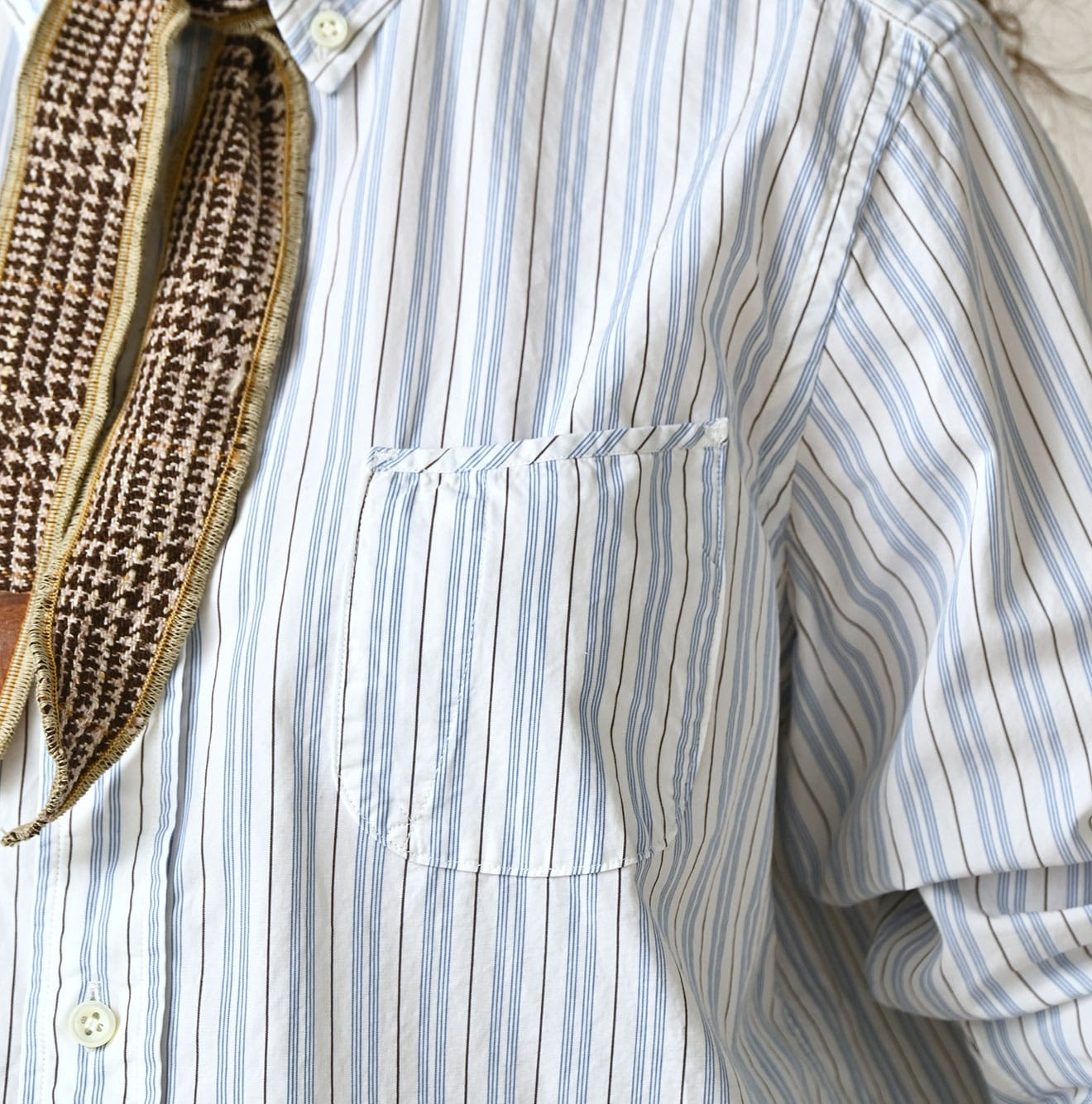 No.180 Miko 908 Loafer Button Down Shirt Detail