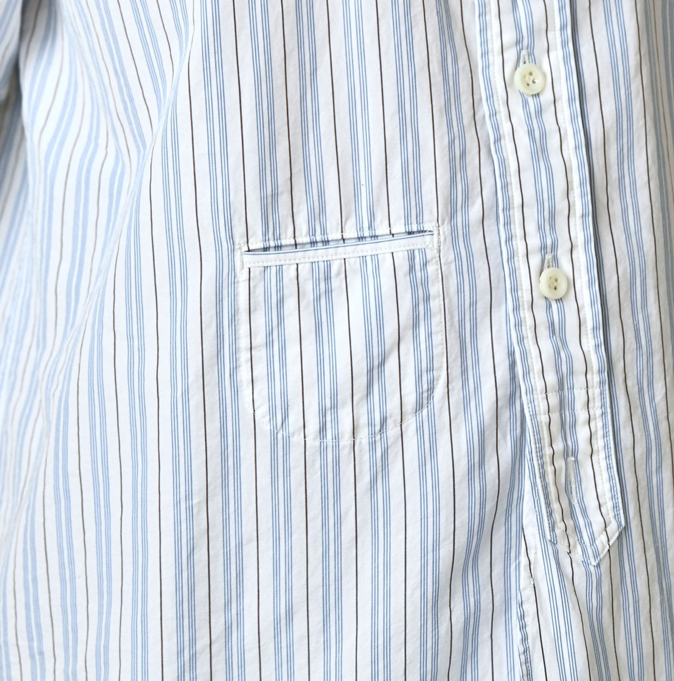 No.180 Miko 908 Loafer Button Down Shirt Detail