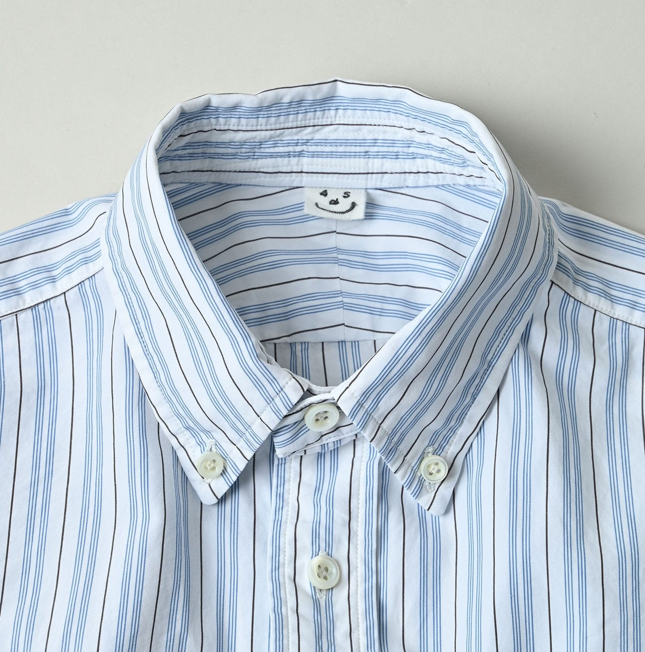 No.180 Miko 908 Loafer Button Down Shirt Detail