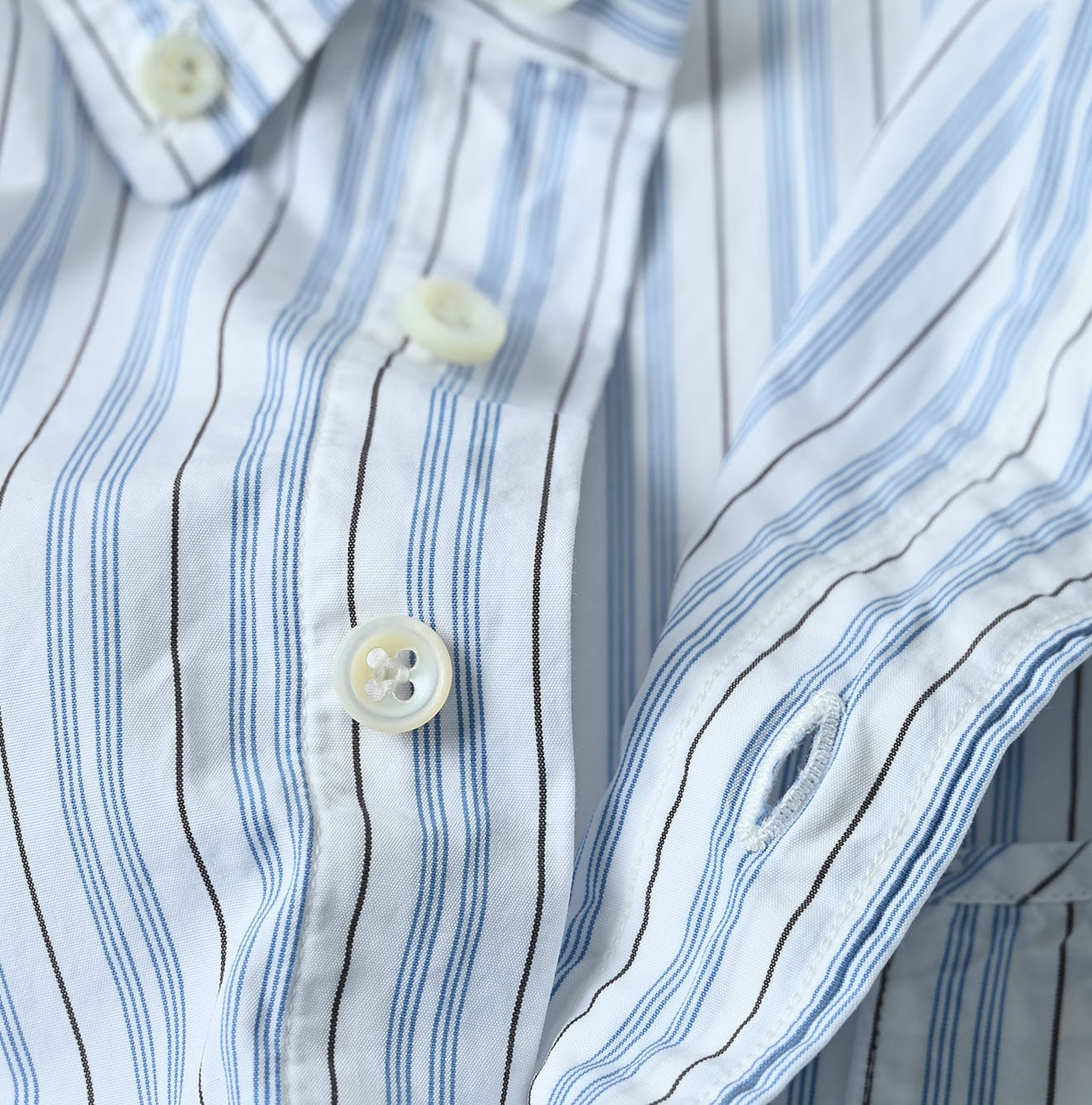 No.180 Miko 908 Loafer Button Down Shirt Detail