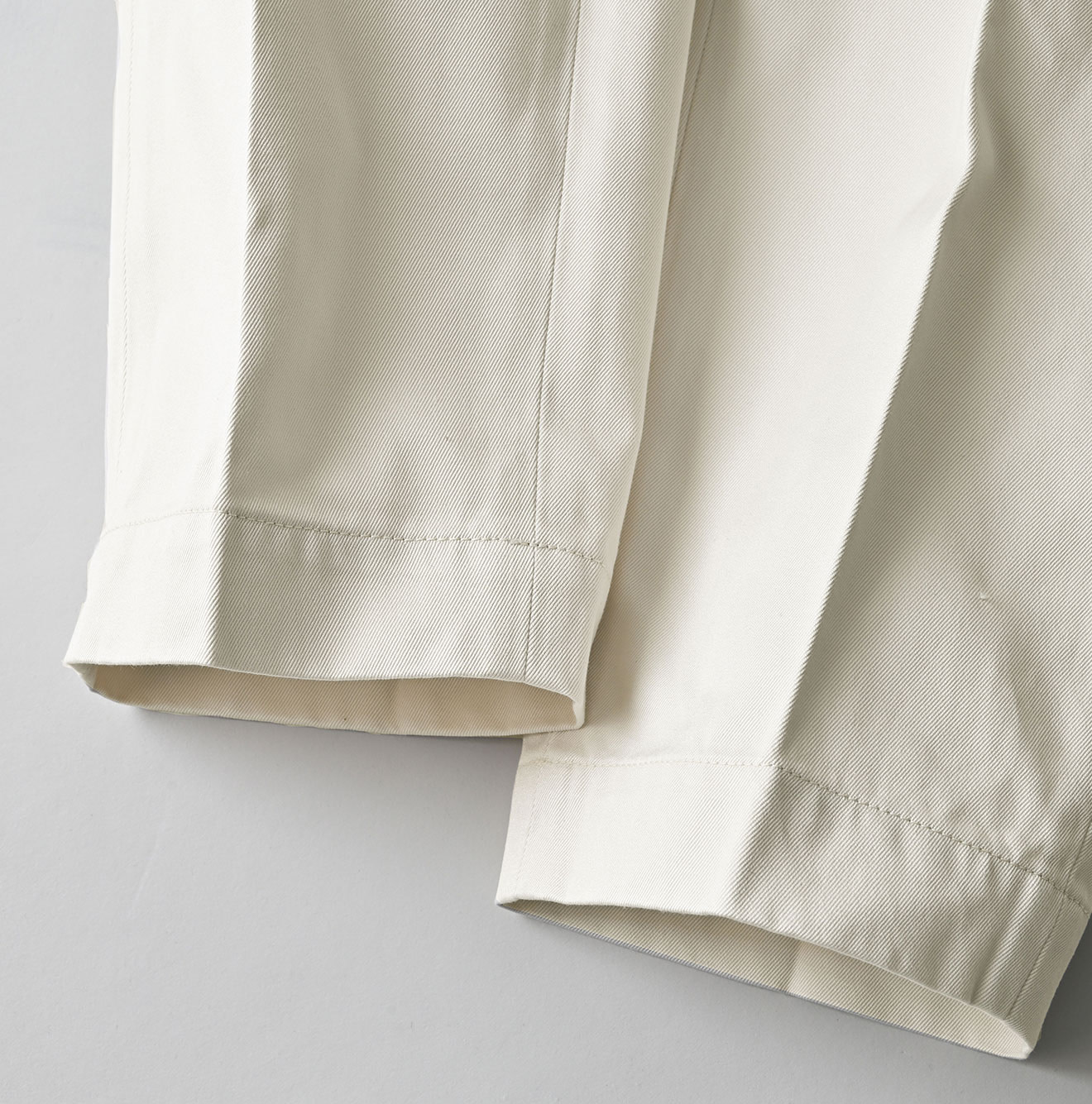Double Thread Chino Sabrina Slacks Detail