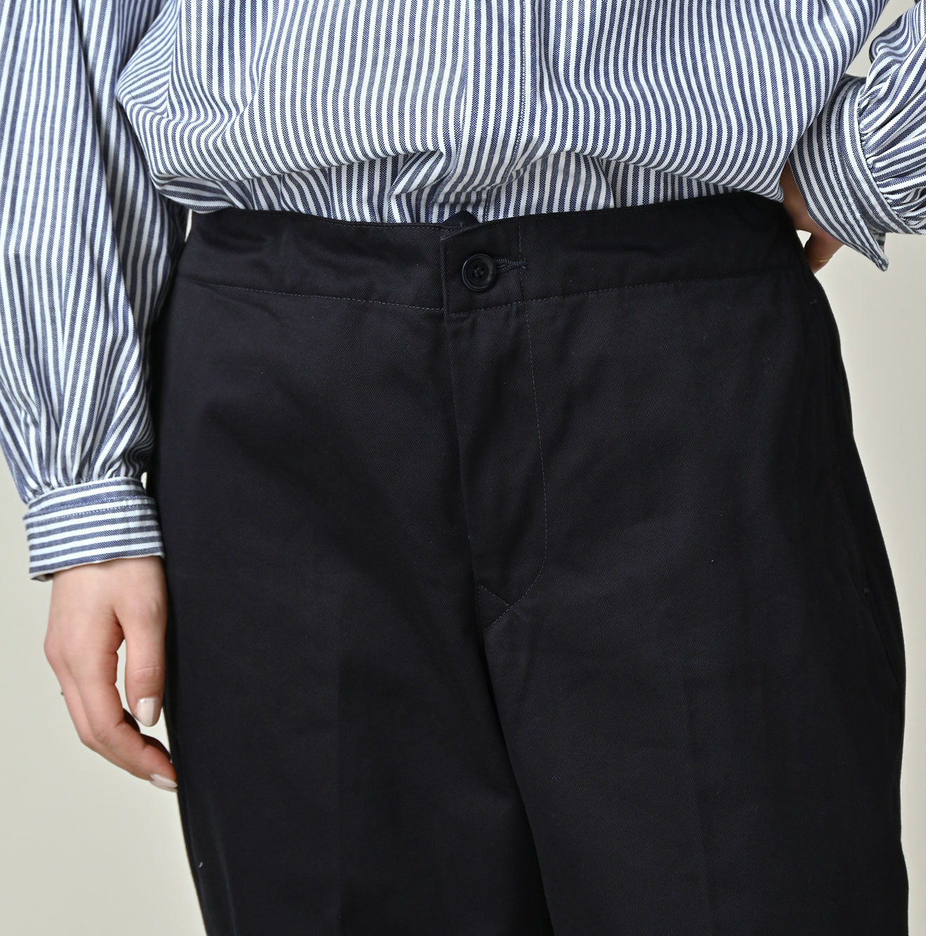 Double Thread Chino Sabrina Slacks Detail