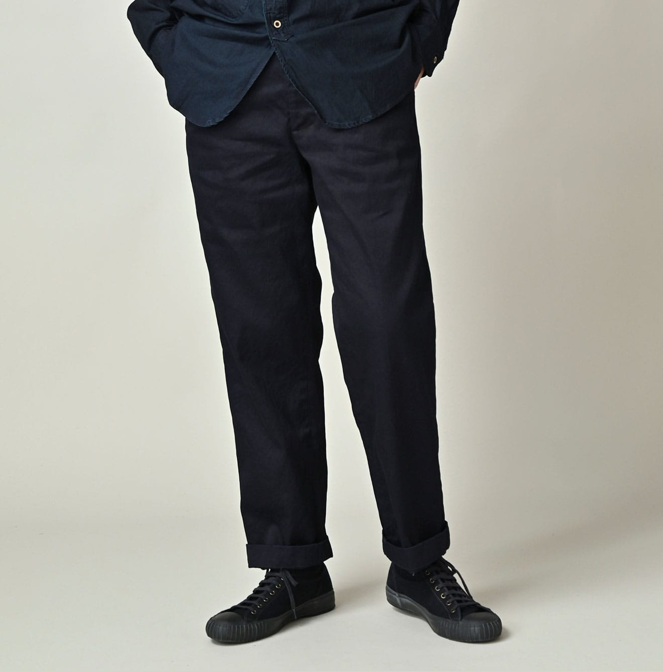 Indigo Double Thread Chino 908 Crosby Slacks Female Model