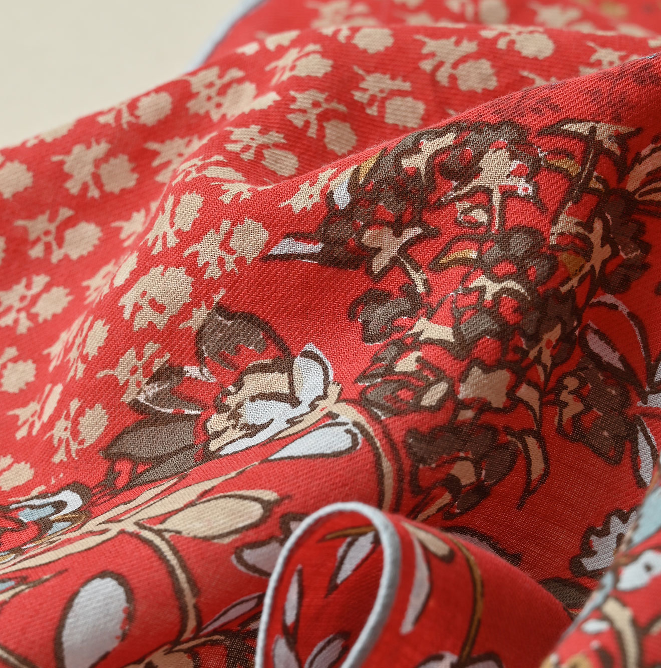 Supima Aya Patch Flower Bandana Detail