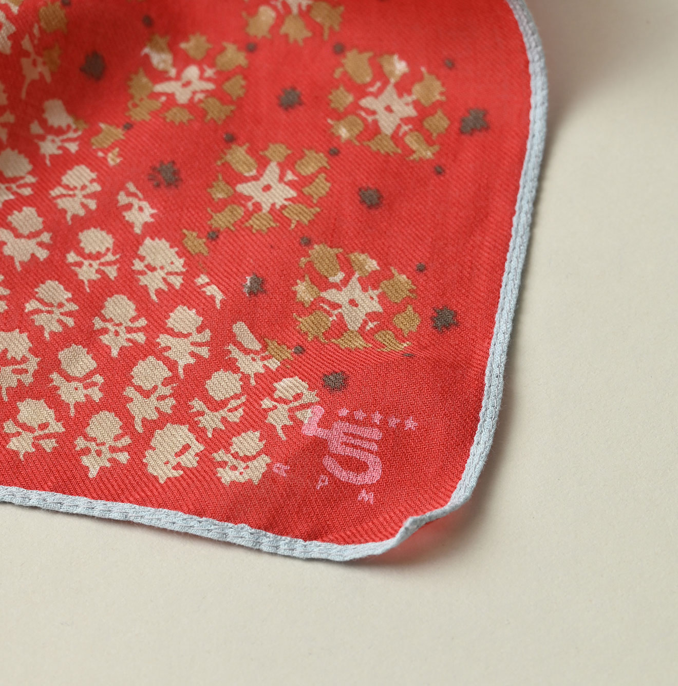 Supima Aya Patch Flower Bandana Detail