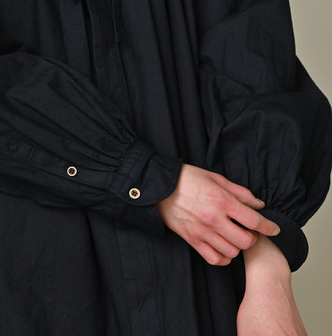 Indigo Supima OX Coupé Smock Detail
