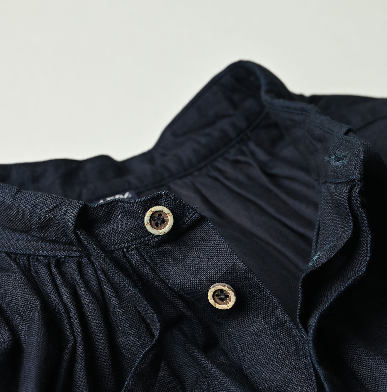 Indigo Supima OX Coupé Smock Detail