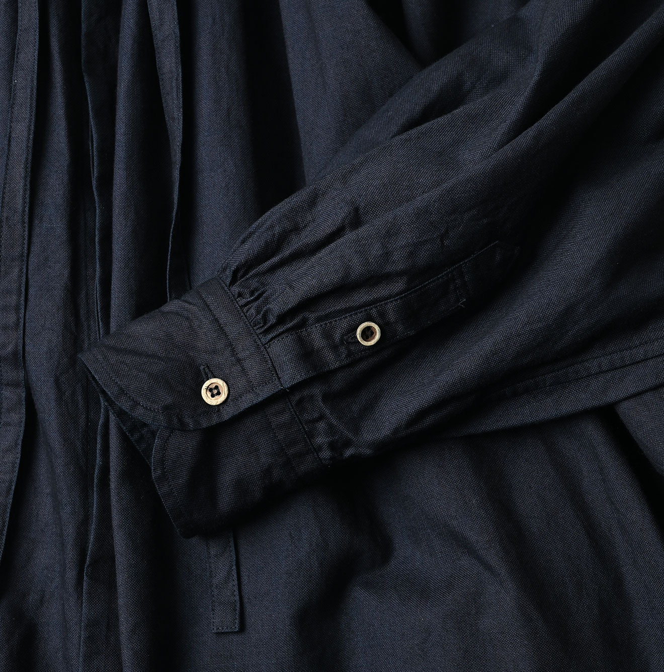 Indigo Supima OX Coupé Smock Detail