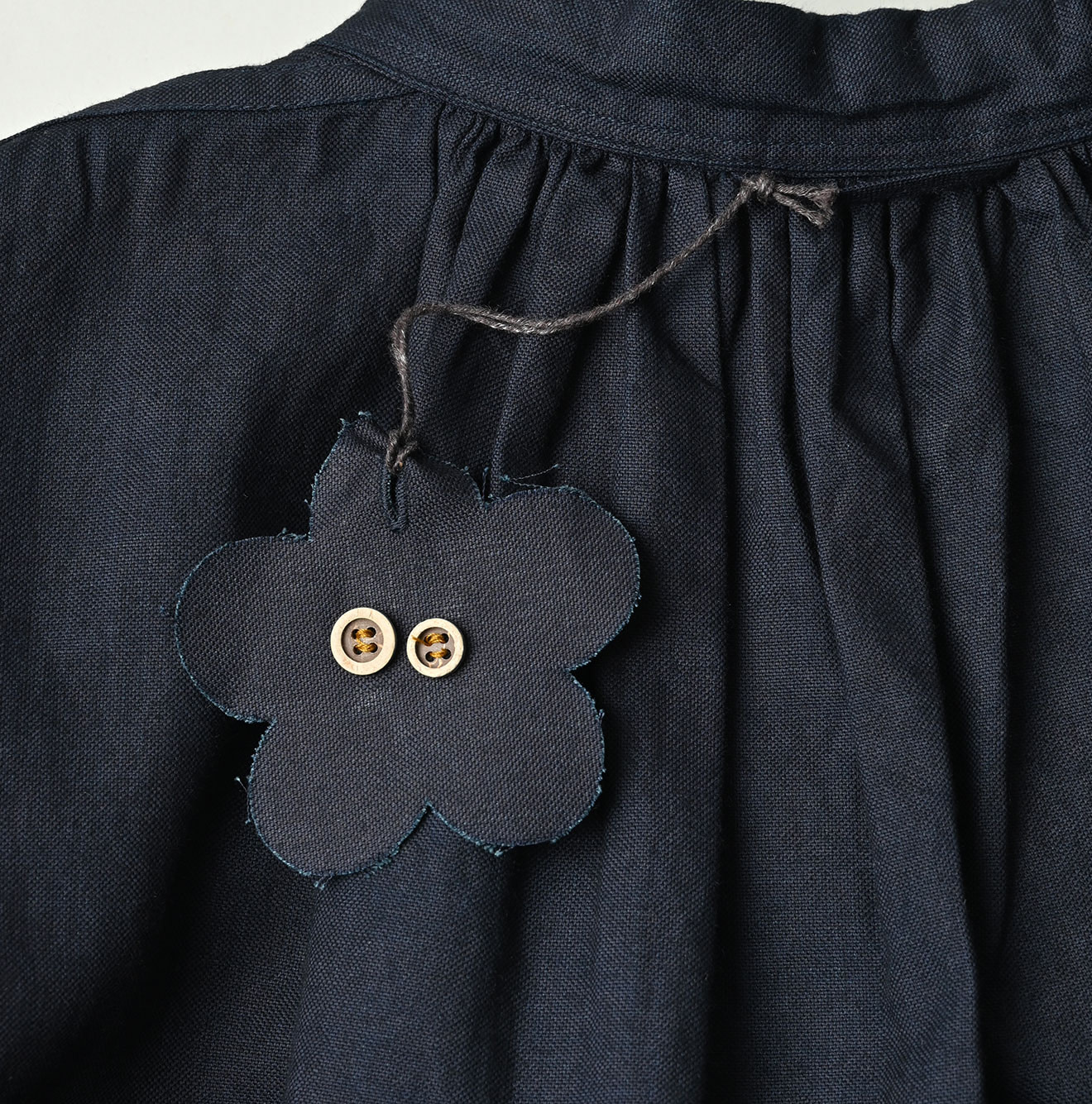 Indigo Supima OX Coupé Smock Detail