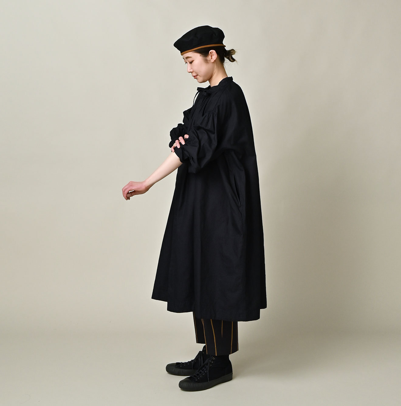 Indigo Supima OX Coupé Smock Female Model