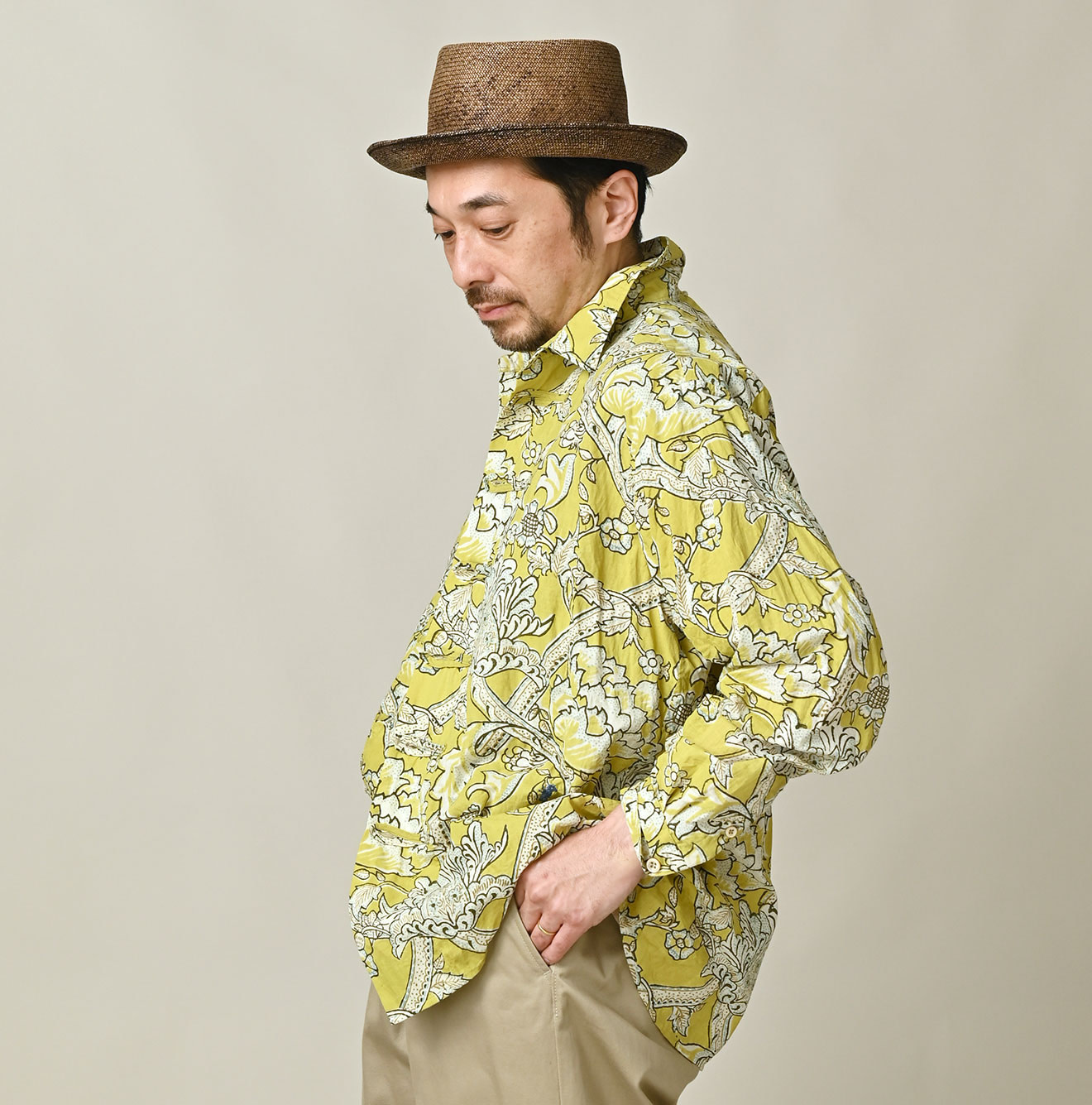 Indian Khadi Flower Sarasa Print 8-knot Shirt Male Model