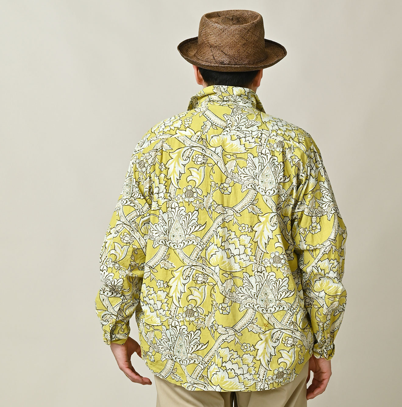Indian Khadi Flower Sarasa Print 8-knot Shirt Male Model