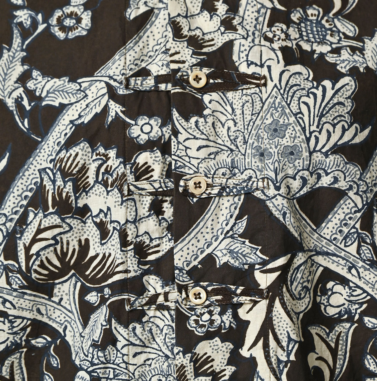 Indian Khadi Flower Sarasa Print 8-knot Shirt Detail