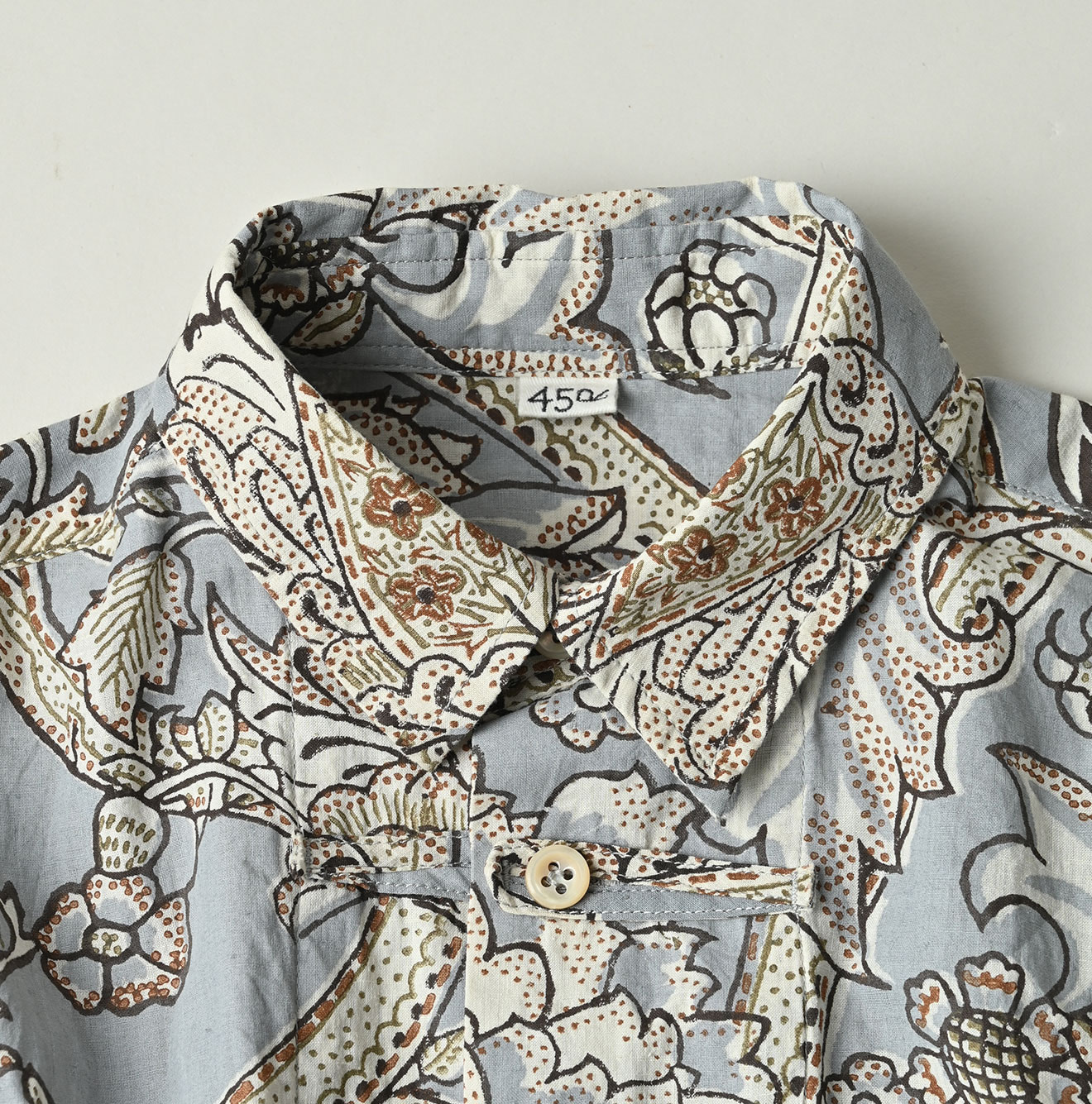 Indian Khadi Flower Sarasa Print 8-knot Shirt Detail