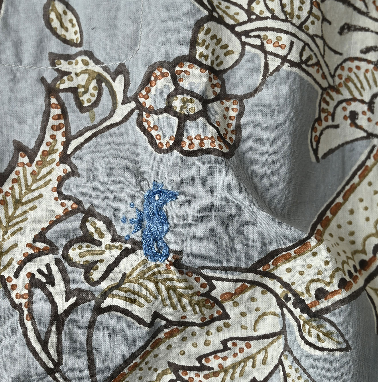 Indian Khadi Flower Sarasa Print 8-knot Shirt Detail