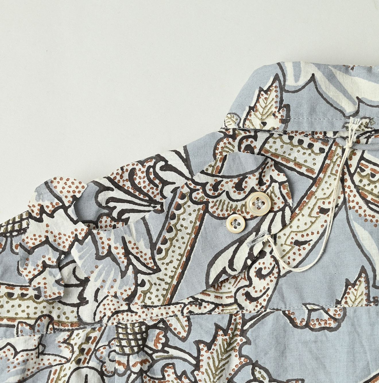 Indian Khadi Flower Sarasa Print 8-knot Shirt Detail