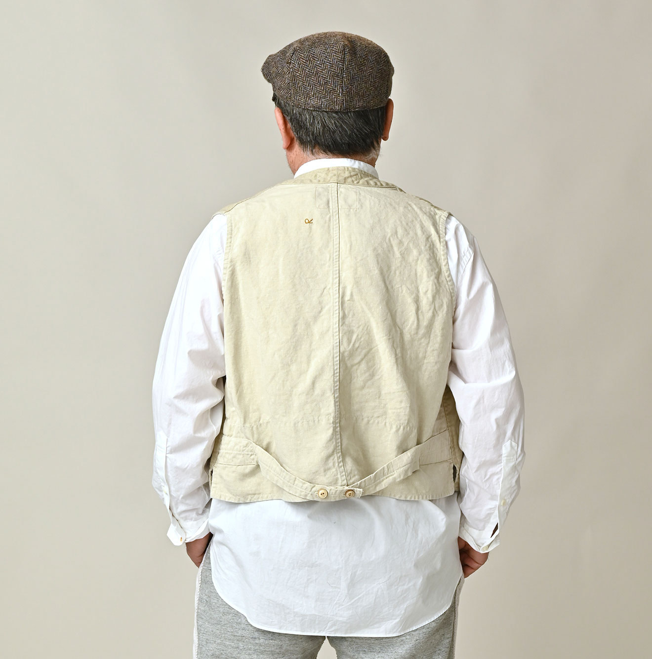 Linen Herringbone 908 Vest Male Model
