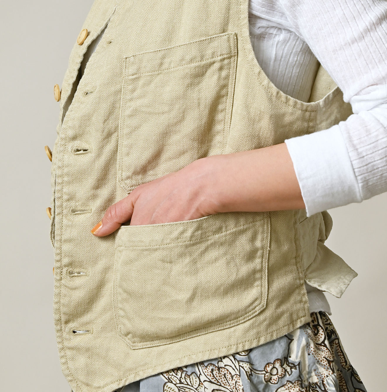 Linen Herringbone 908 Vest Detail