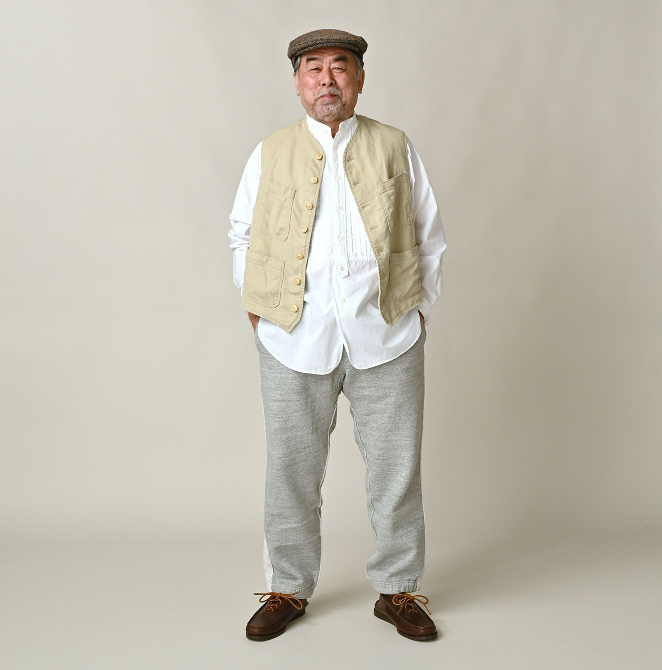 Linen Herringbone 908 Vest Male Model