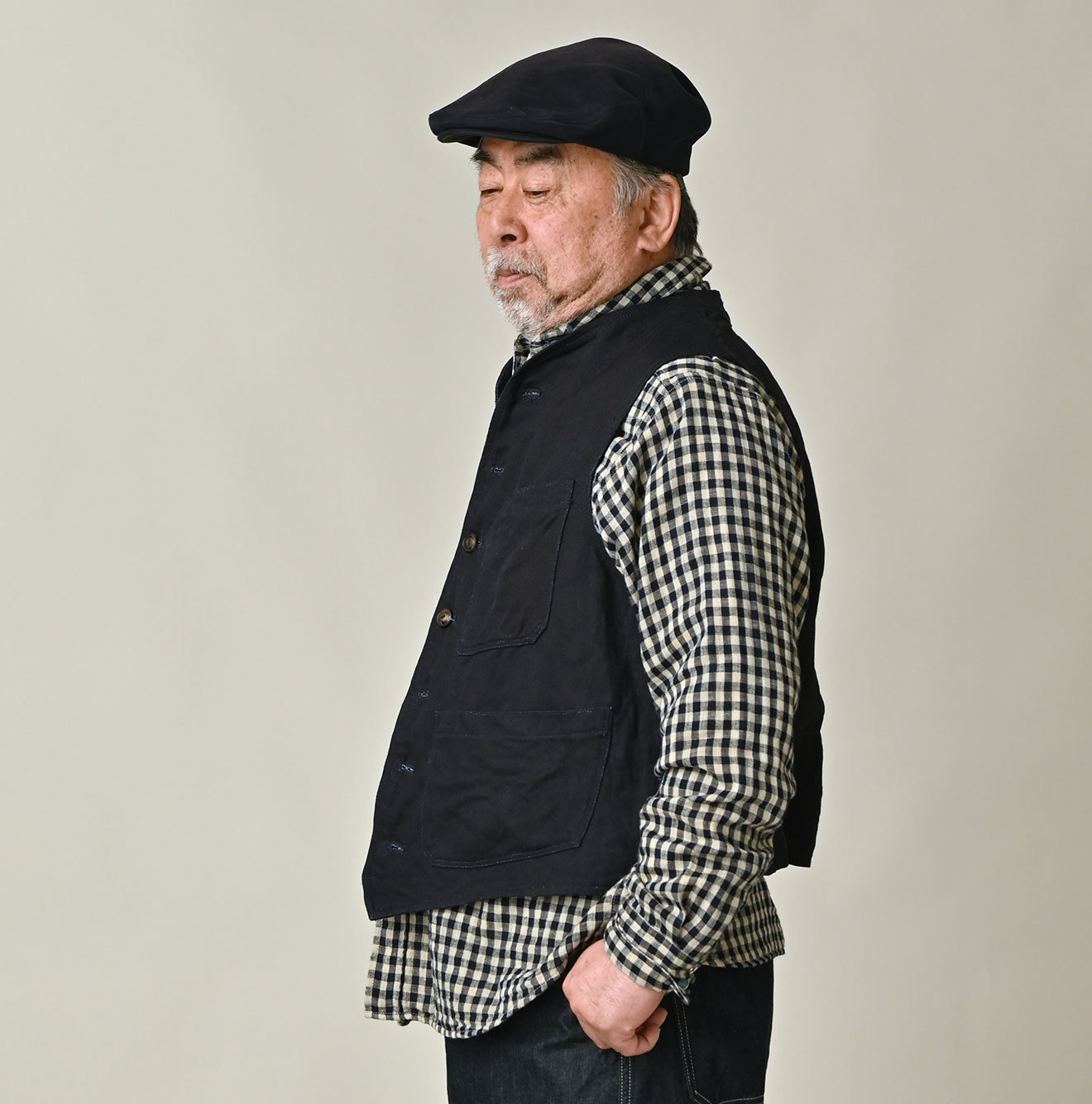 Indigo Linen Herringbone 908 Vest Male Model