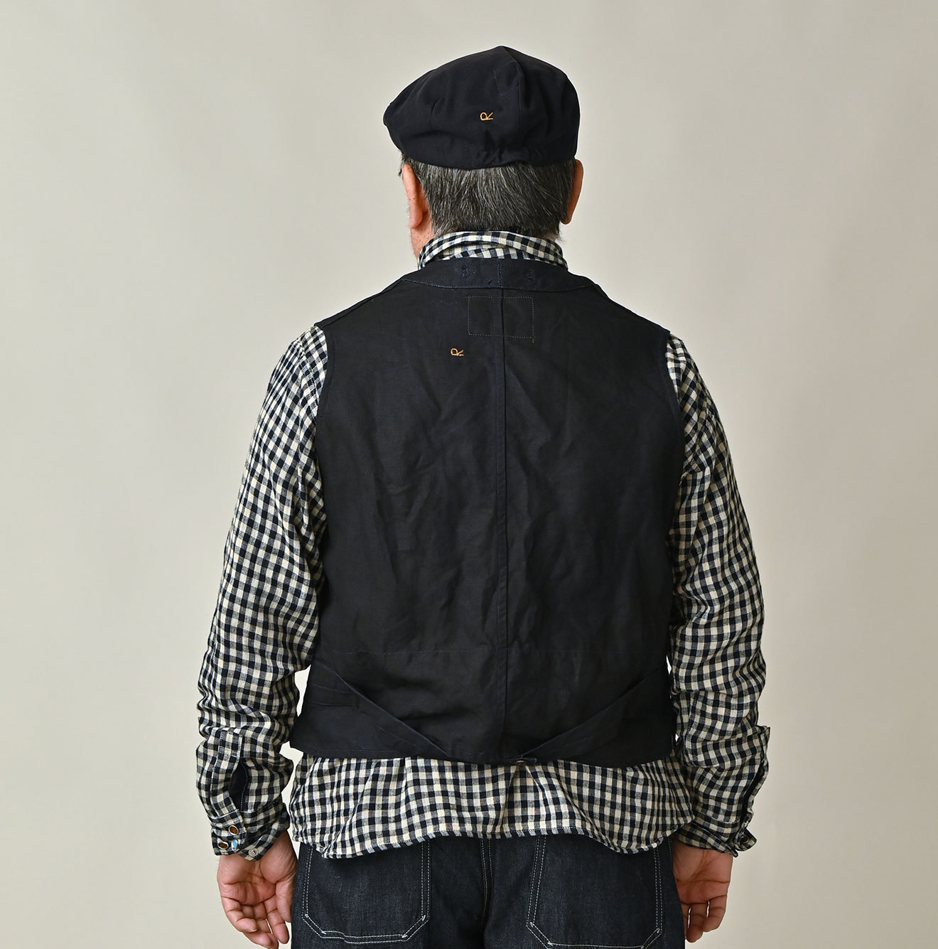 Indigo Linen Herringbone 908 Vest Male Model