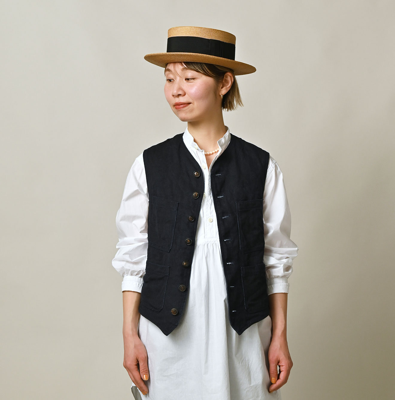 Indigo Linen Herringbone 908 Vest Female Model