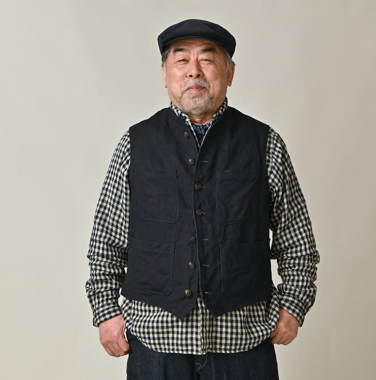 Indigo Linen Herringbone 908 Vest Male Model